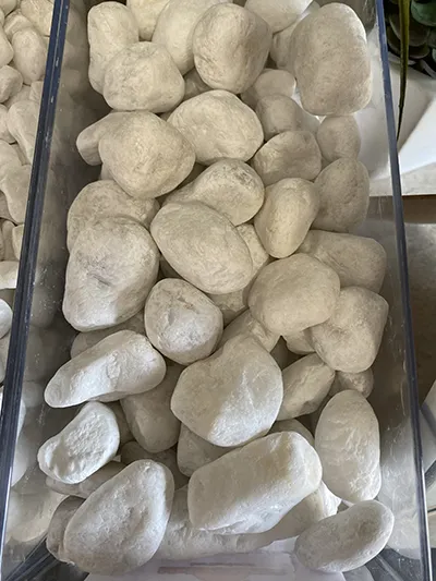 White bagged pebbles 40-60mm White bagged pebbles 40-60mm